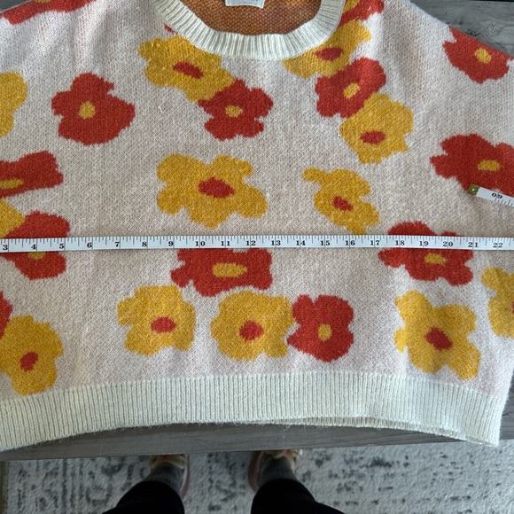 Storia White Sweater with Orange and Pink Floral Design - Picture 8 of 9